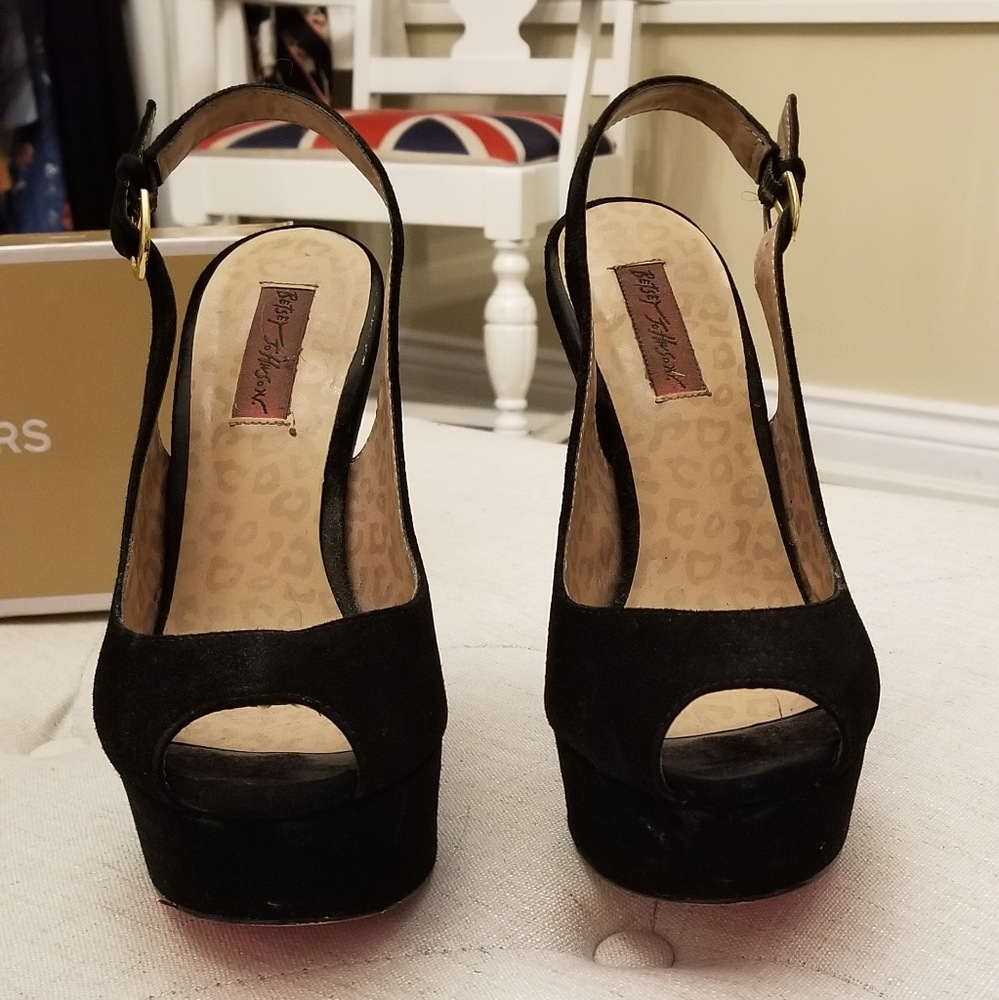 Shoes - Picture 3 of 4